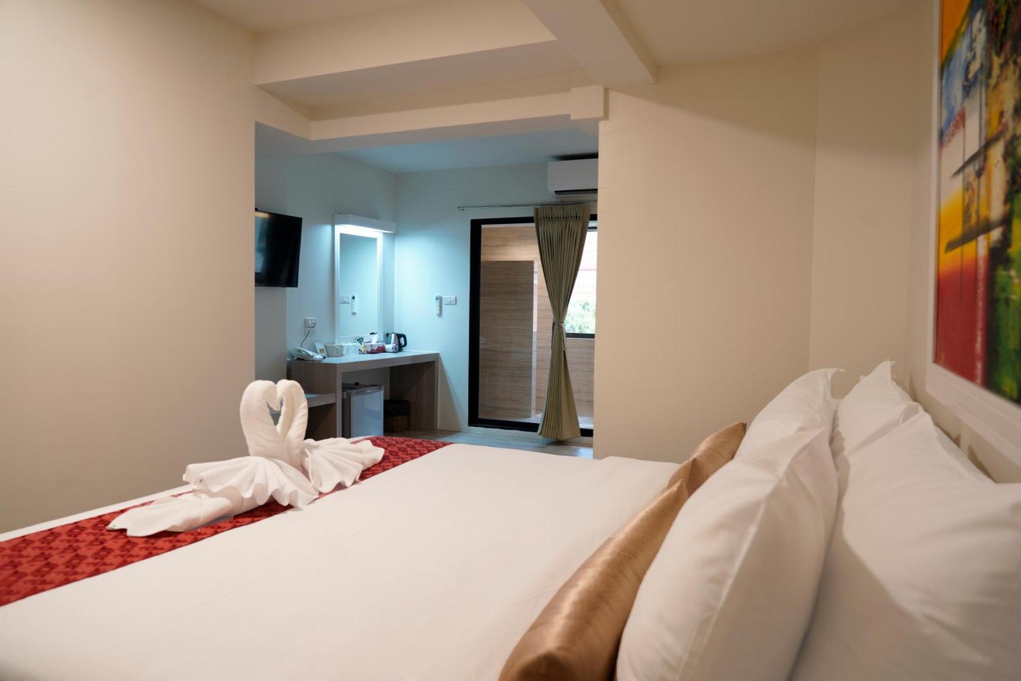 Deluxe Double Room Window,1274328253:JPEG