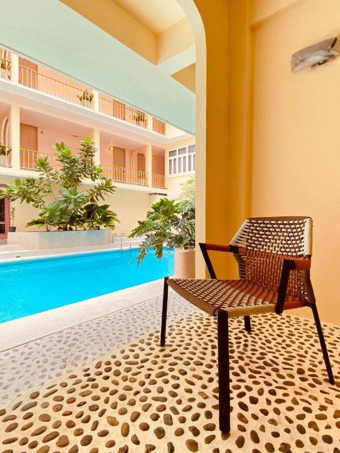 Deluxe Pool Access