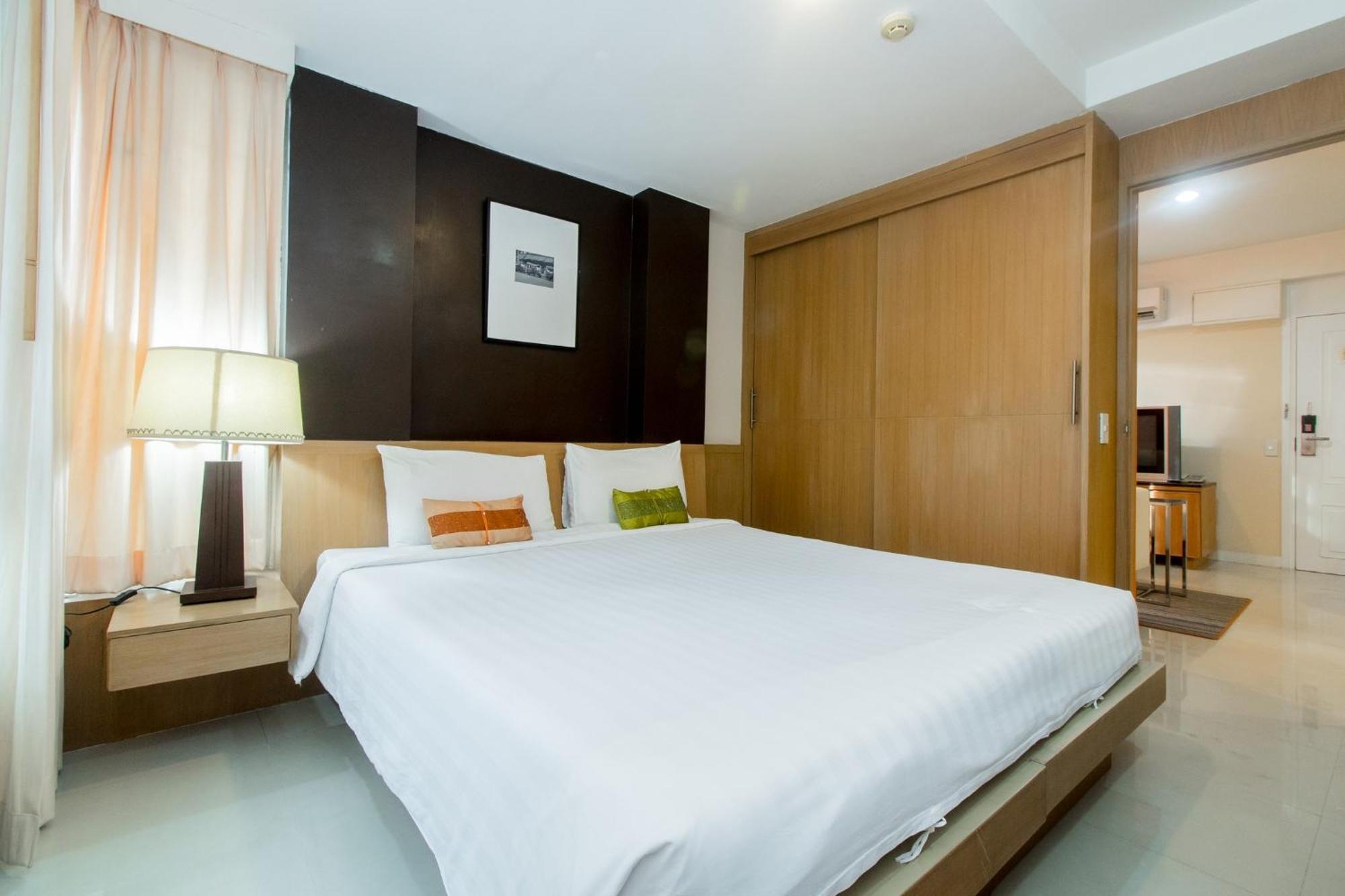 One-Bedroom Apartment -G,1574731103:JPEG