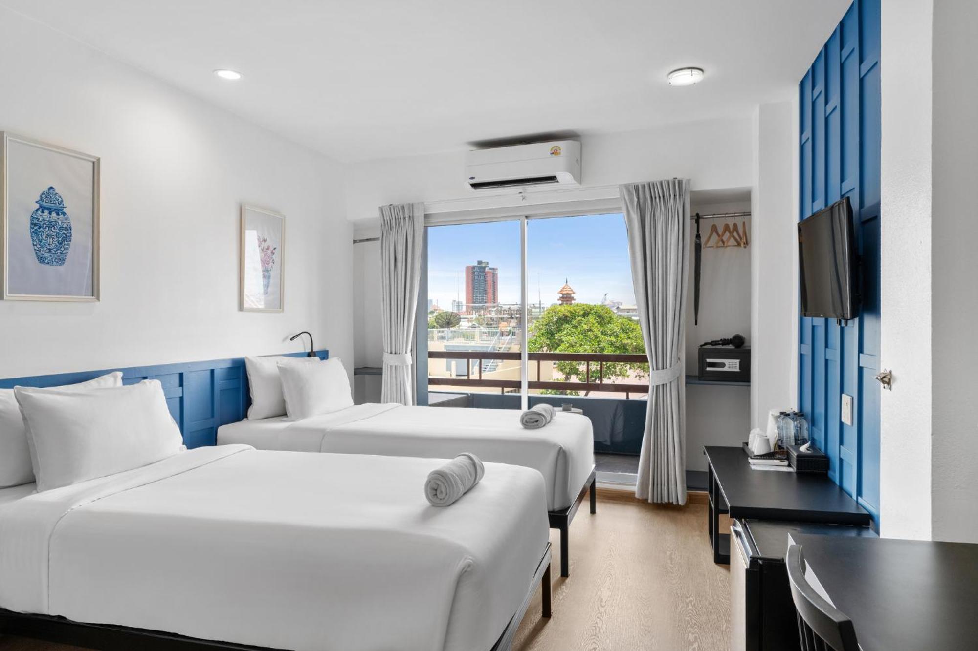 Executive Twin Room with Balcony