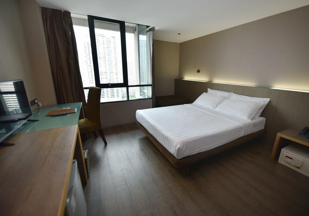 Deluxe Double Room,404181747:JPEG