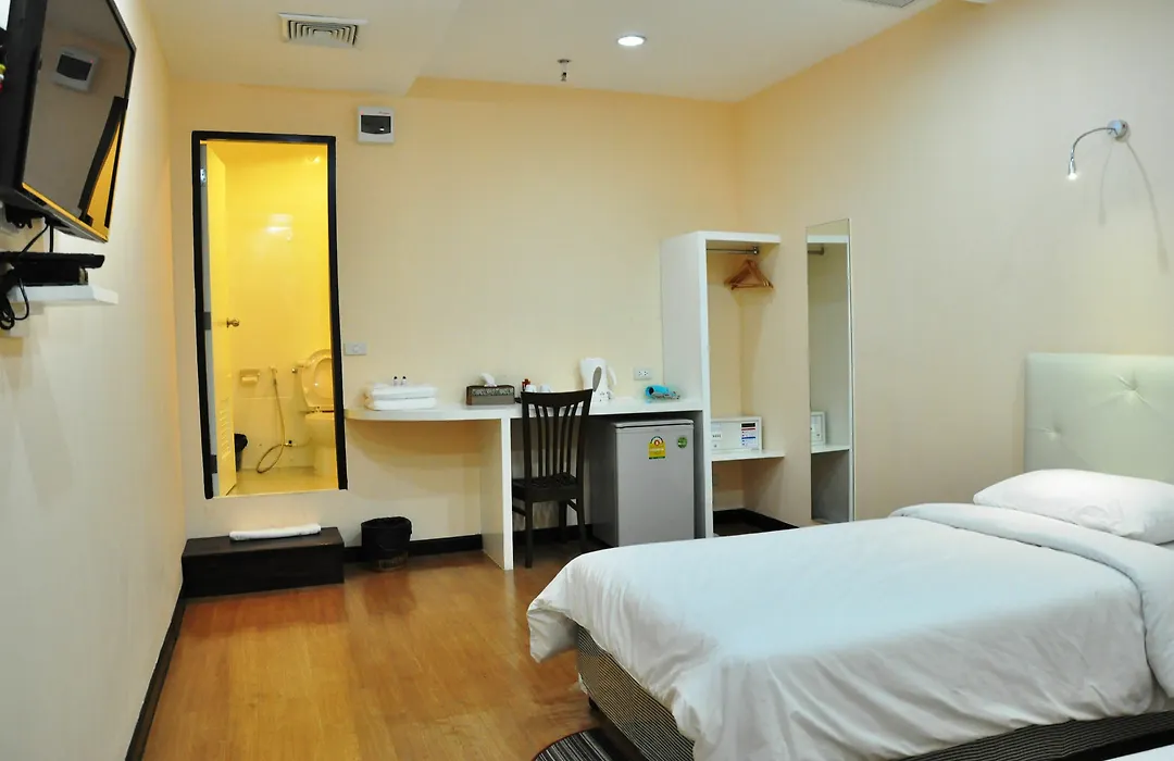 Vplace Silom-1